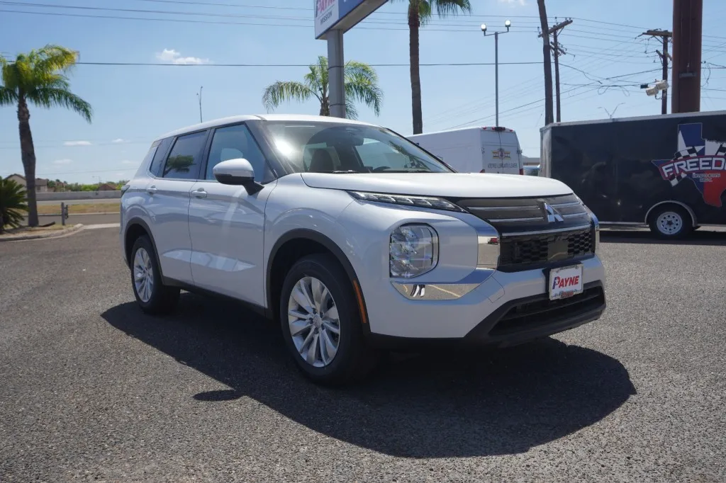 2026 Mitsubishi Outlander ES