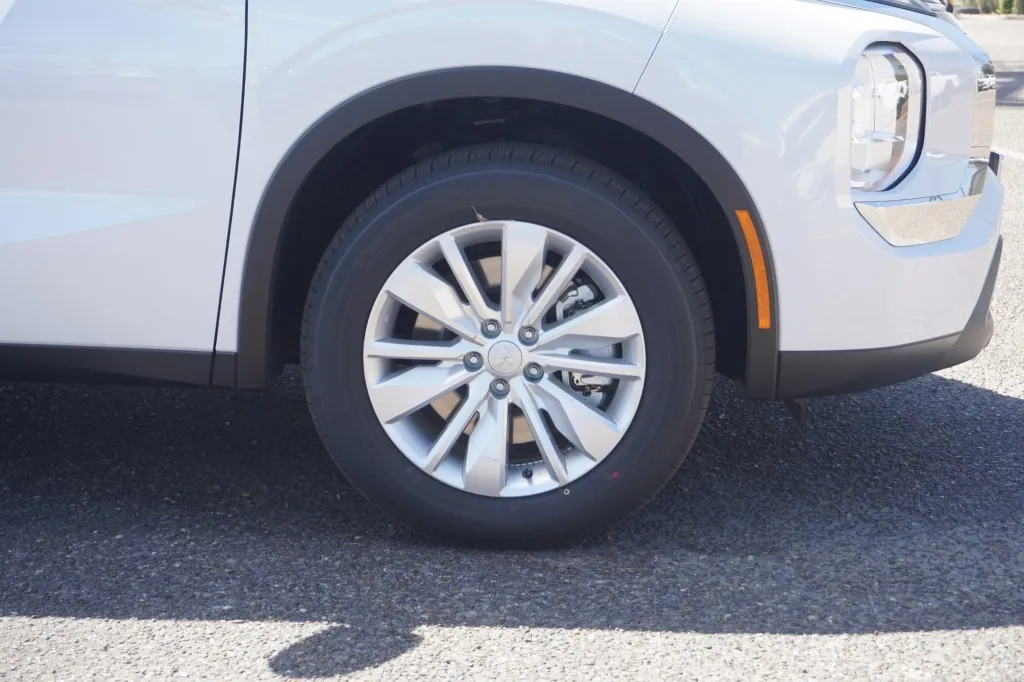 2026 Mitsubishi Outlander ES