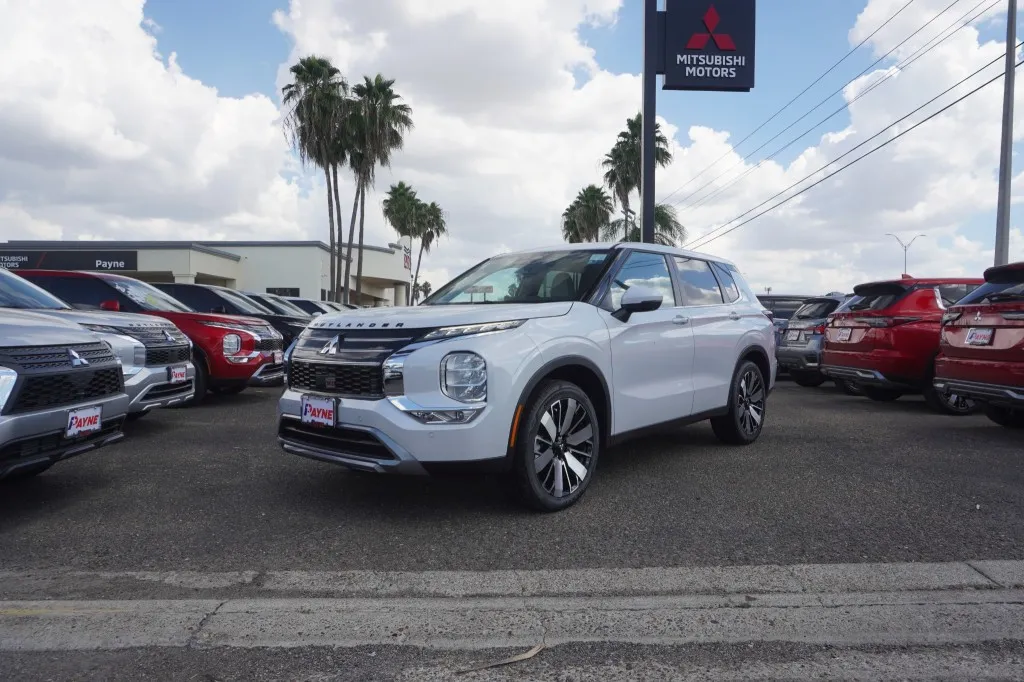2025 Mitsubishi Outlander SE