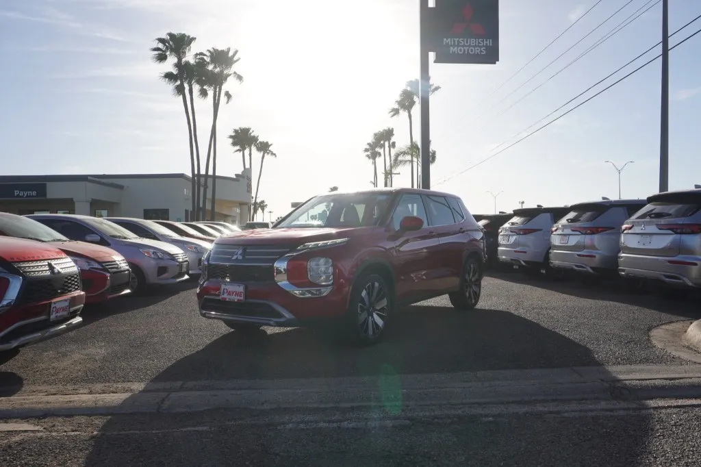 2025 Mitsubishi Outlander SE