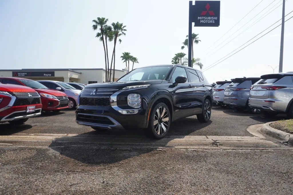 2025 Mitsubishi Outlander SE