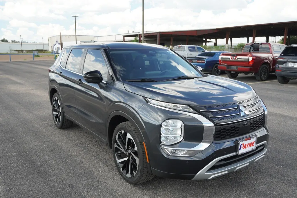 2024 Mitsubishi Outlander SE