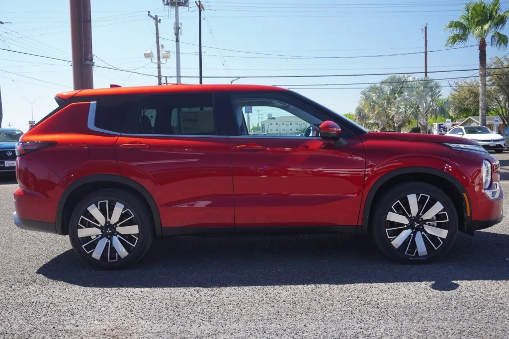 2026 Mitsubishi Outlander SE