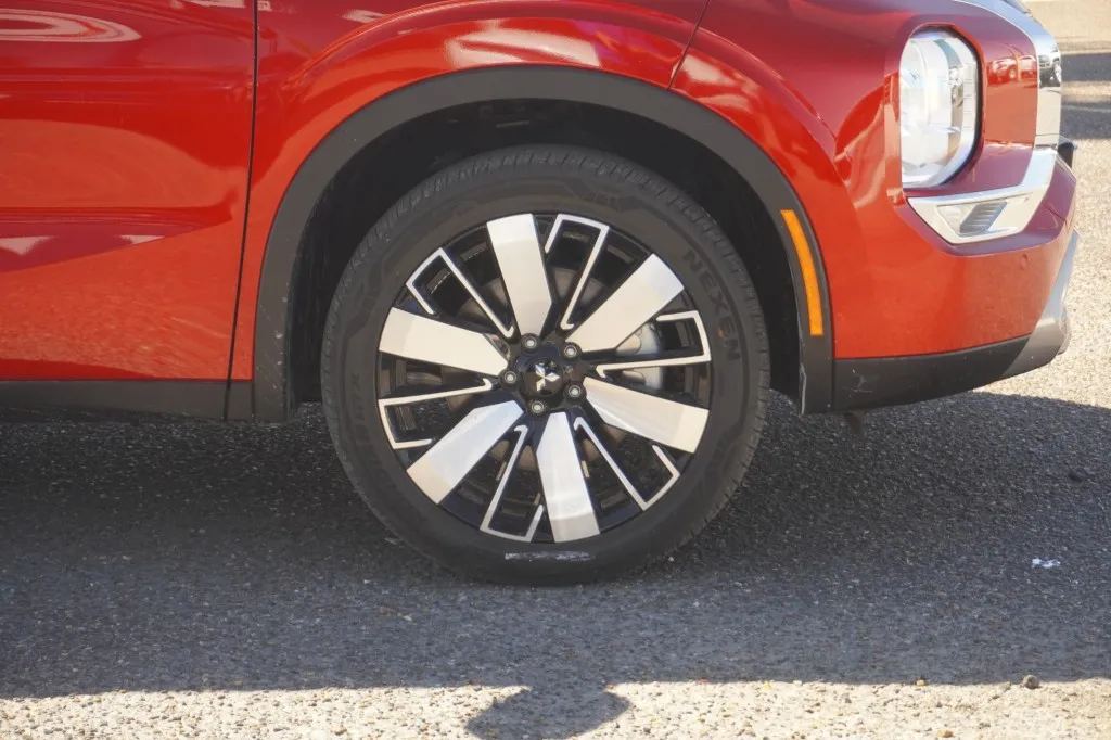 2026 Mitsubishi Outlander SE