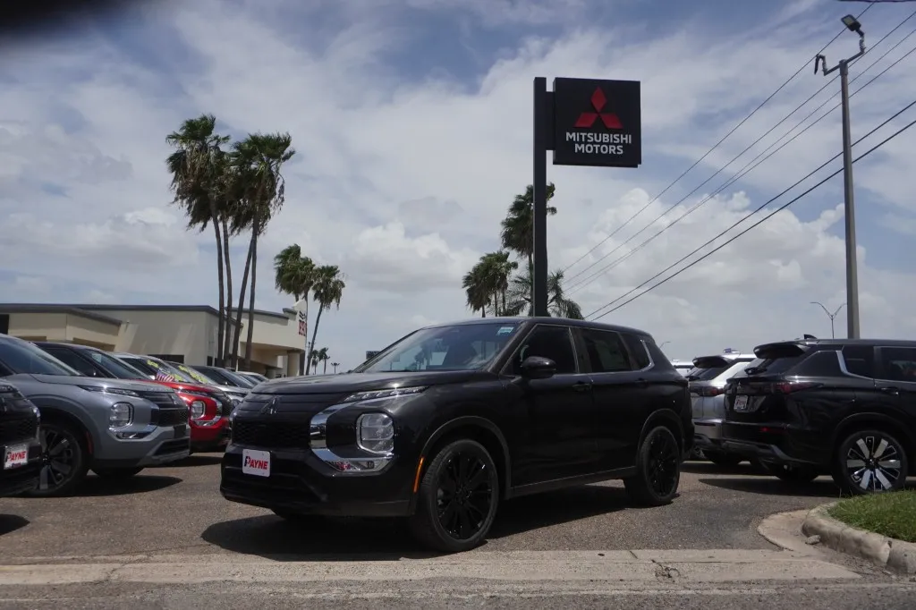 2026 Mitsubishi Outlander SE