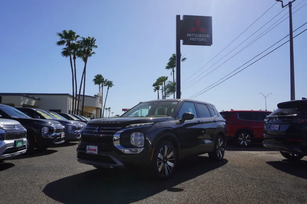 2026 Mitsubishi Outlander SE