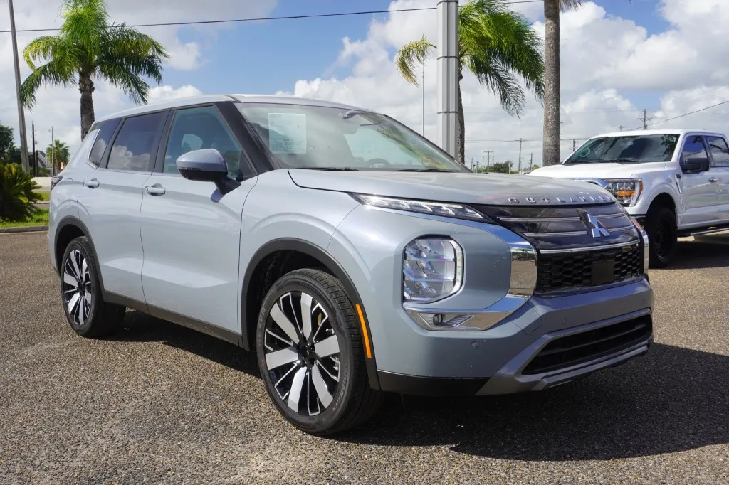 2026 Mitsubishi Outlander SE