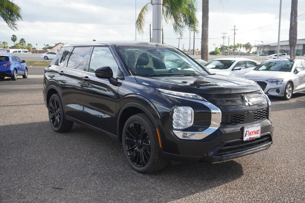 2026 Mitsubishi Outlander SE