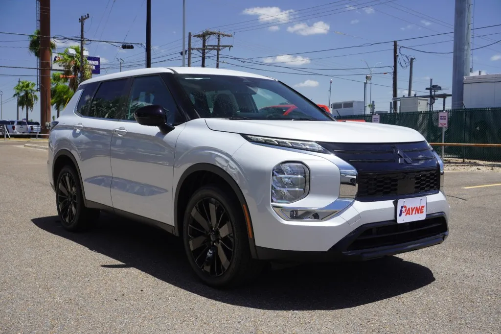 2026 Mitsubishi Outlander SE