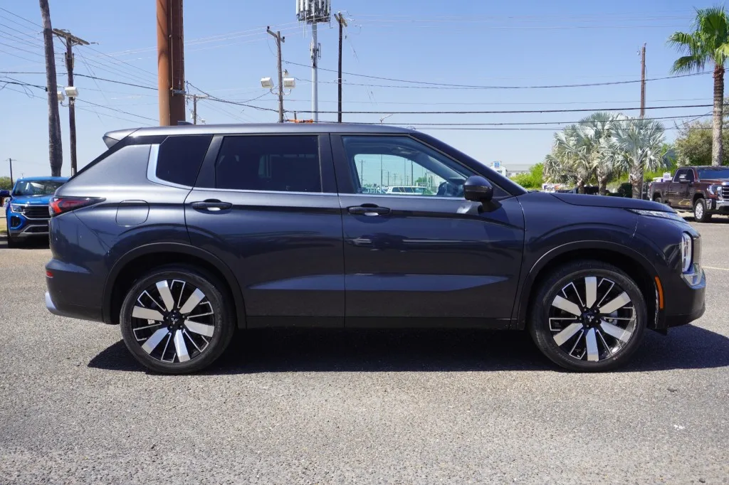2026 Mitsubishi Outlander SE