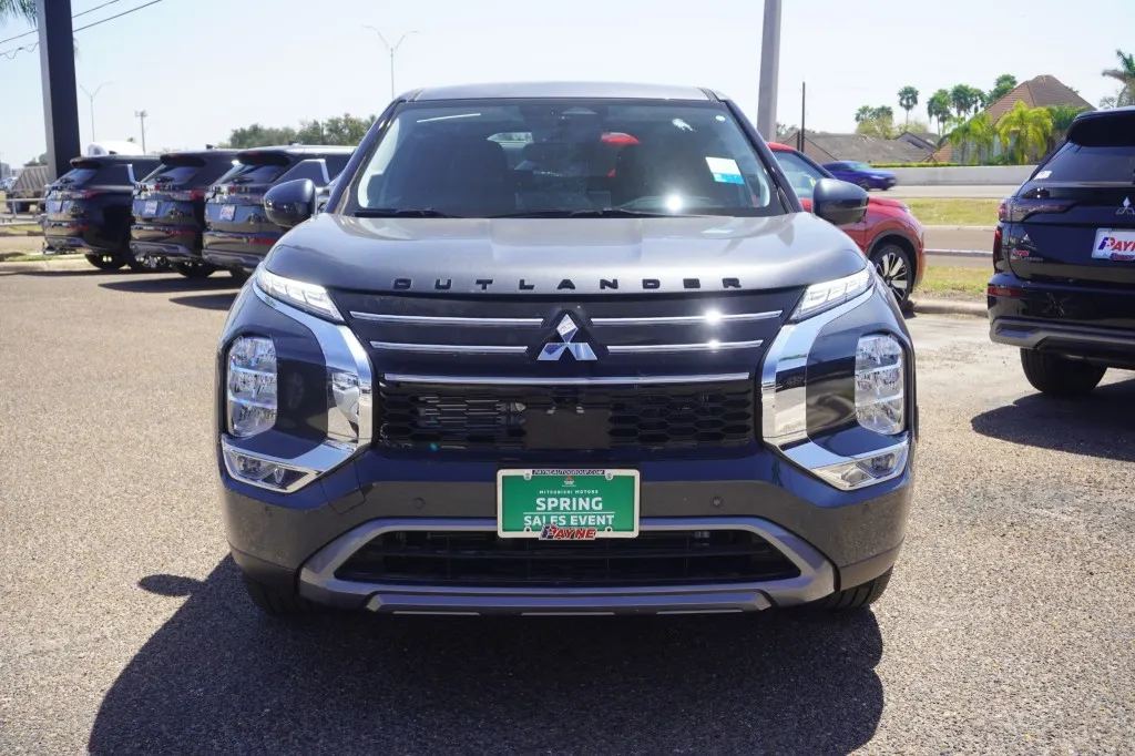 2026 Mitsubishi Outlander SE