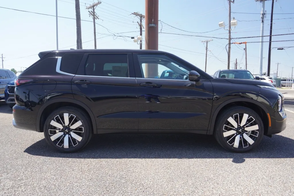 2026 Mitsubishi Outlander SE