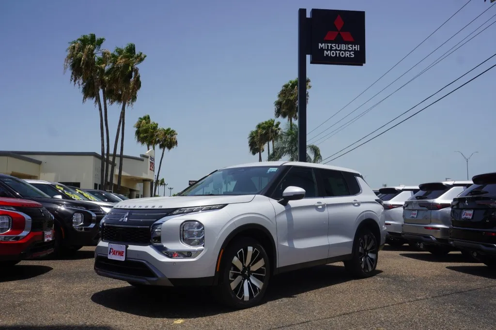 2026 Mitsubishi Outlander SE