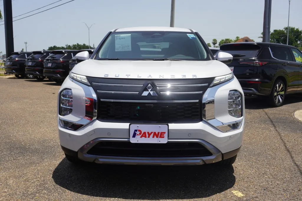 2026 Mitsubishi Outlander SE