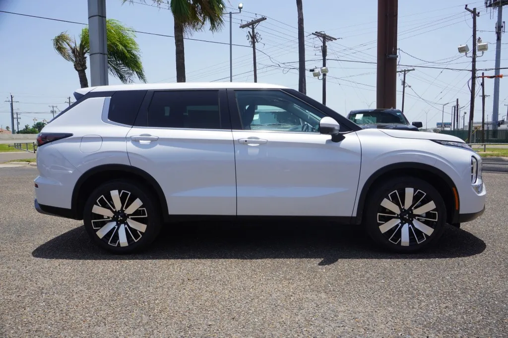 2026 Mitsubishi Outlander SE