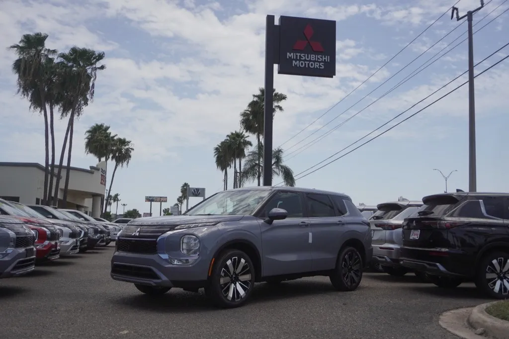 2026 Mitsubishi Outlander SE