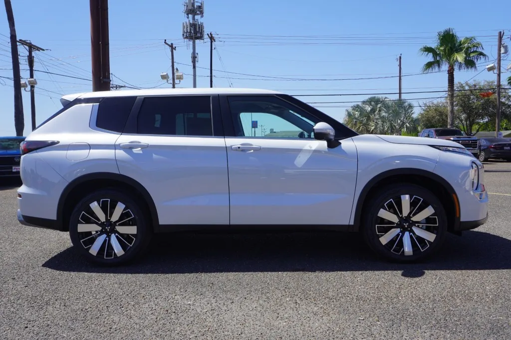 2026 Mitsubishi Outlander SE