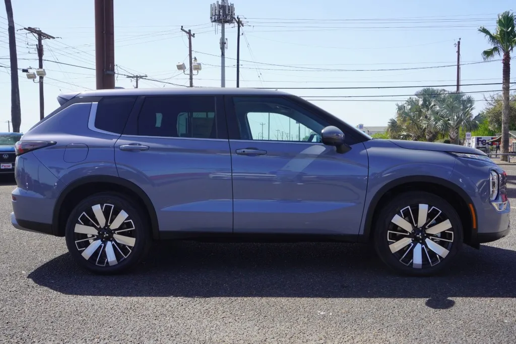 2026 Mitsubishi Outlander SE