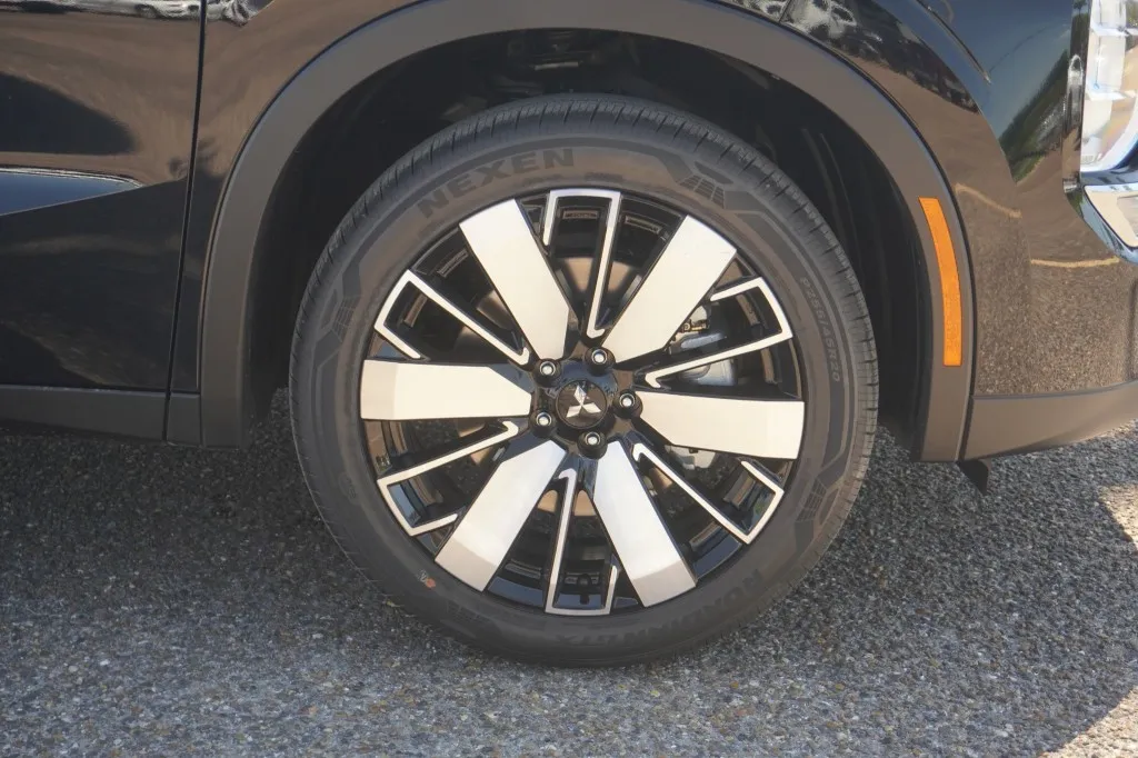 2026 Mitsubishi Outlander SE