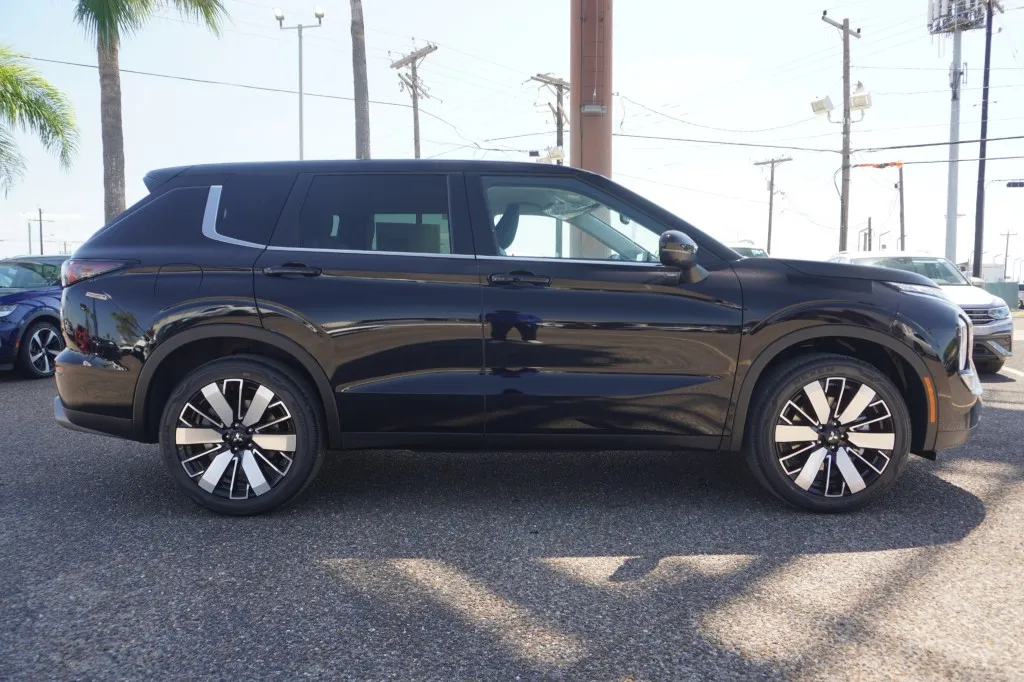 2026 Mitsubishi Outlander SE