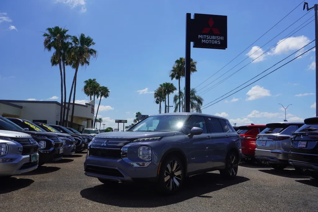 2026 Mitsubishi Outlander SE