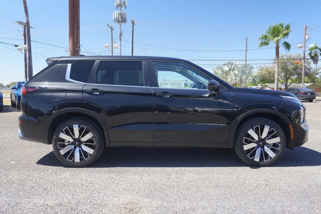 2026 Mitsubishi Outlander SE