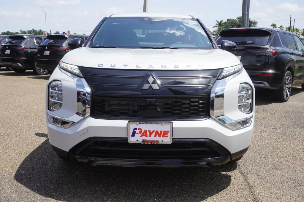 2026 Mitsubishi Outlander SE