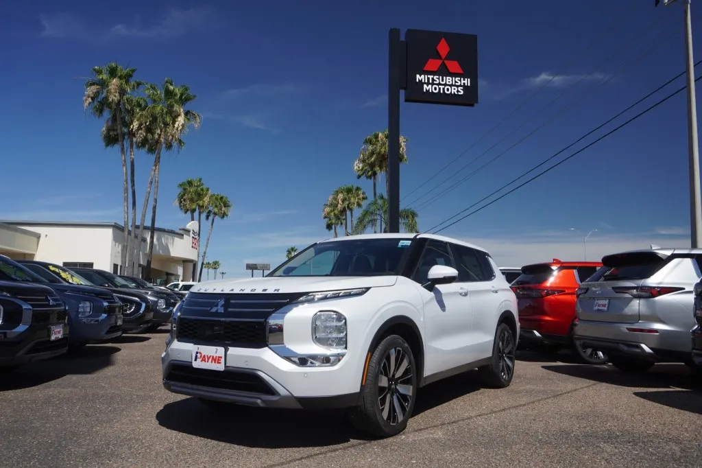 2026 Mitsubishi Outlander SE