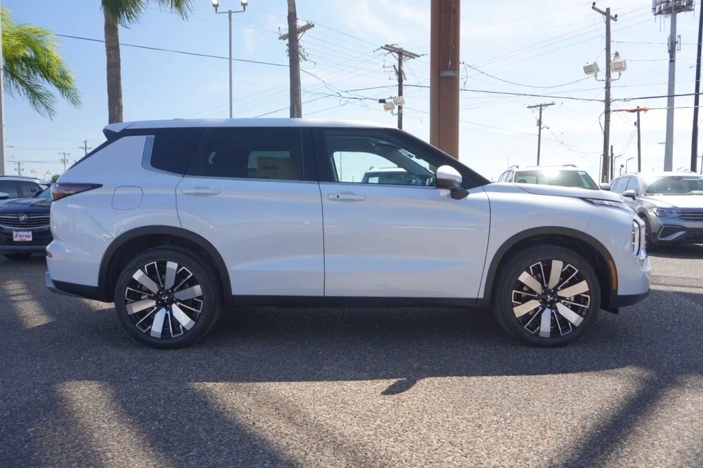 2026 Mitsubishi Outlander SE