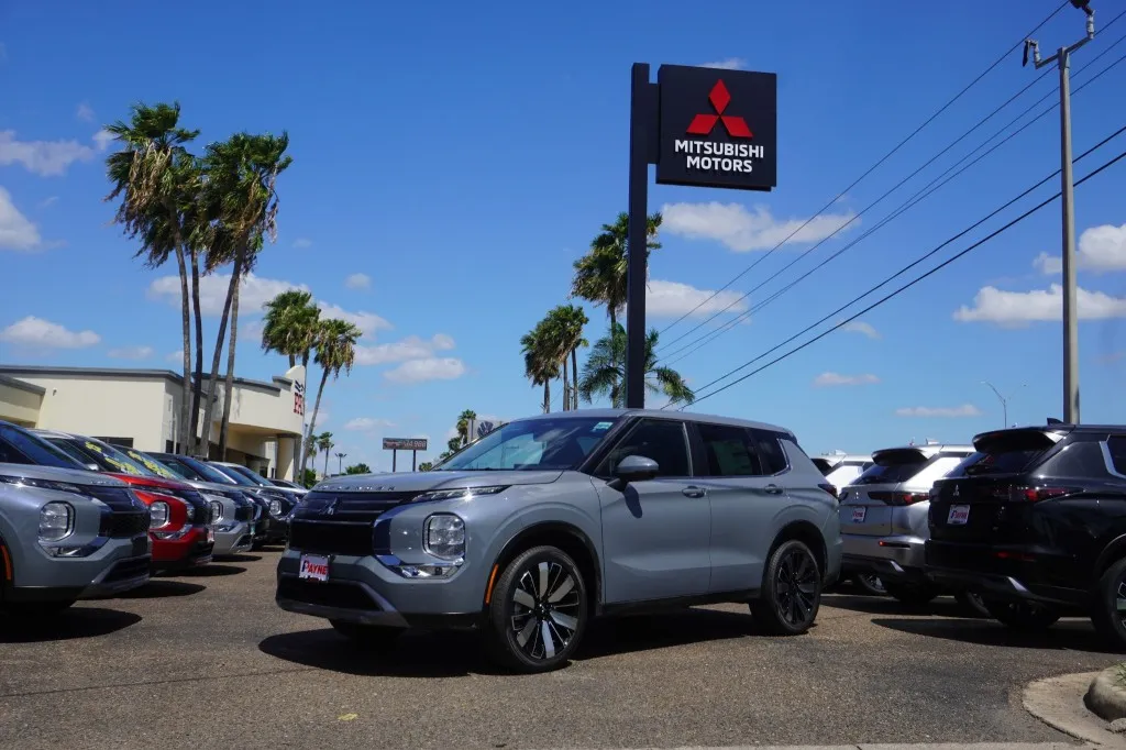 2026 Mitsubishi Outlander SE