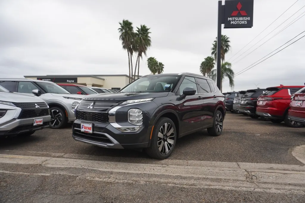 2026 Mitsubishi Outlander SEL's photo