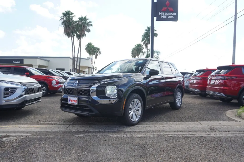 2025 Mitsubishi Outlander ES