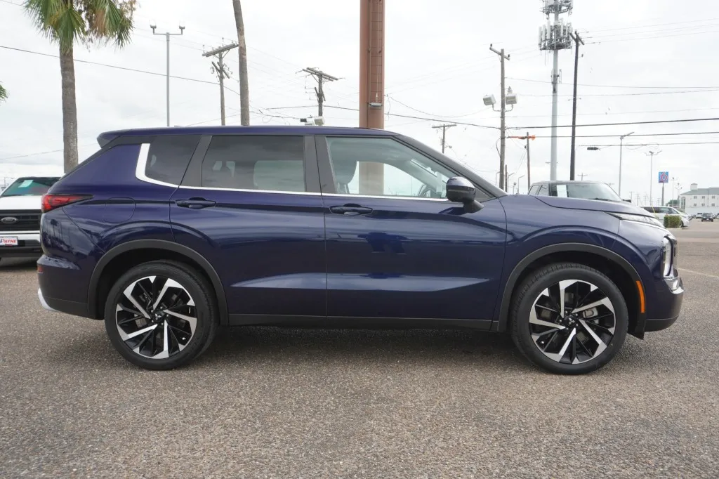 2024 Mitsubishi Outlander SE