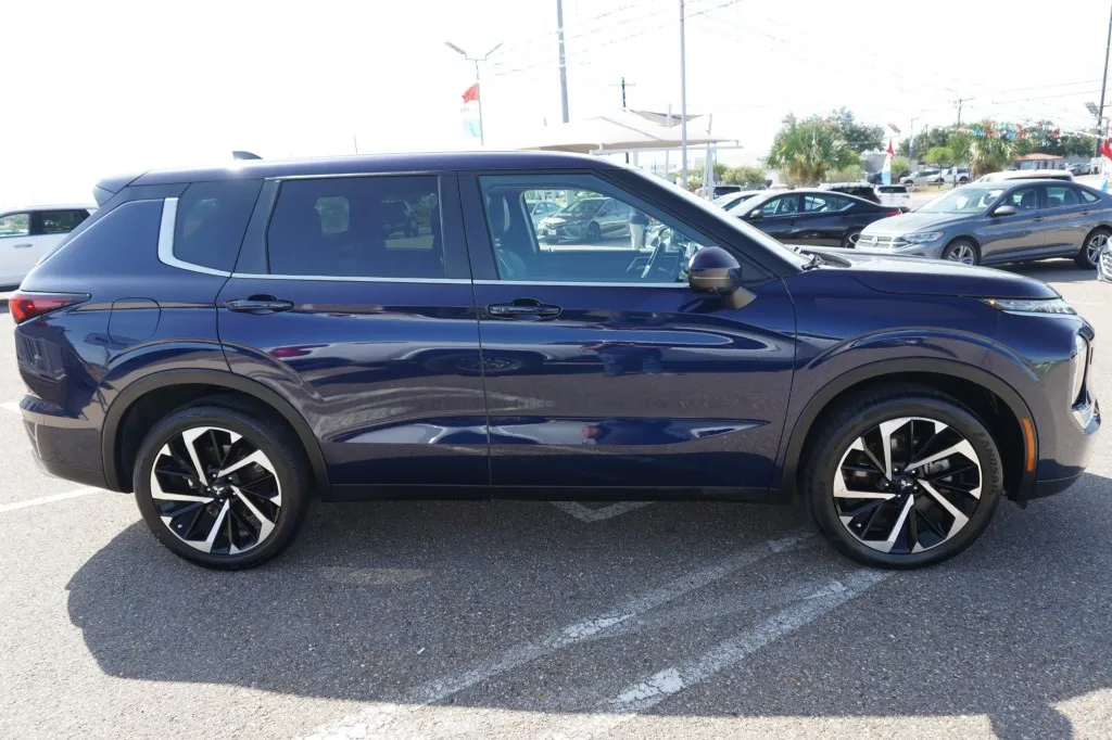 2024 Mitsubishi Outlander SE