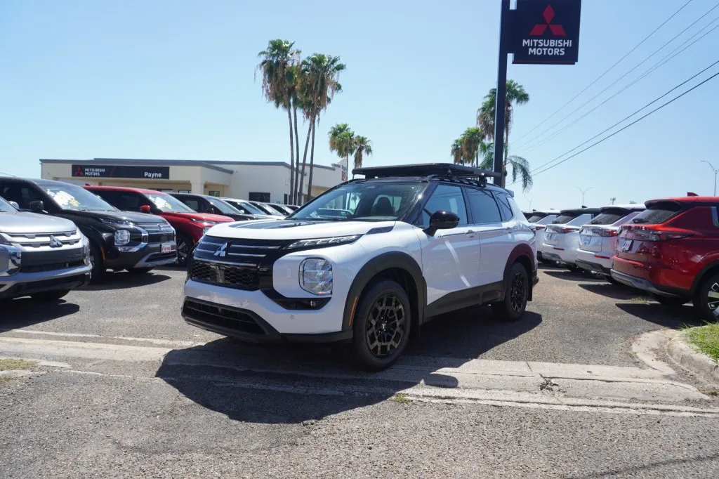 2025 Mitsubishi Outlander SE