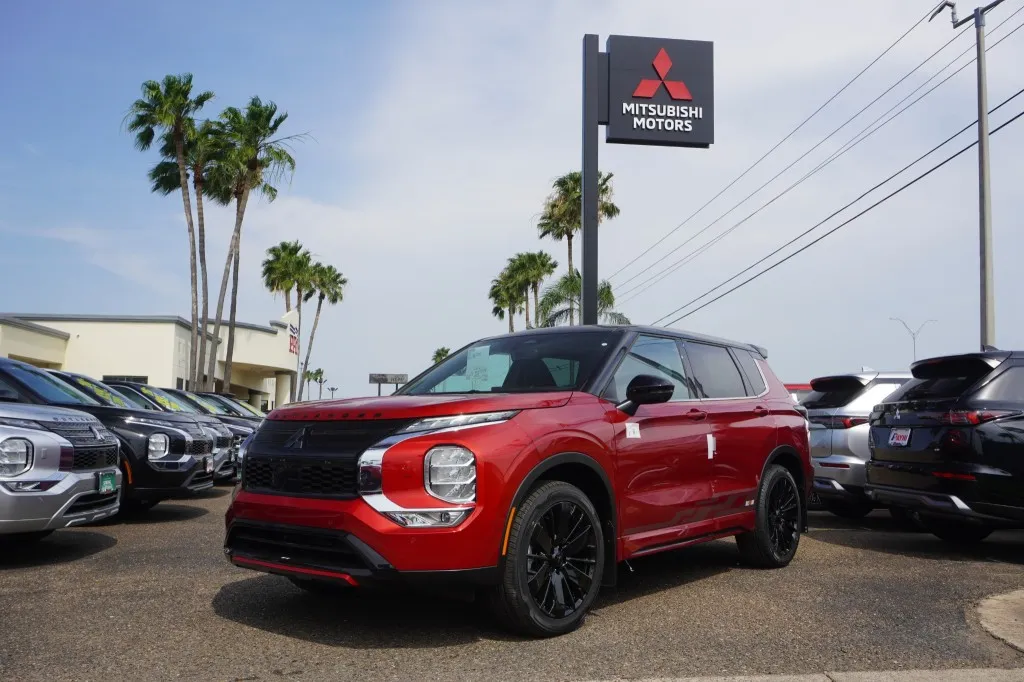 2026 Mitsubishi Outlander SE