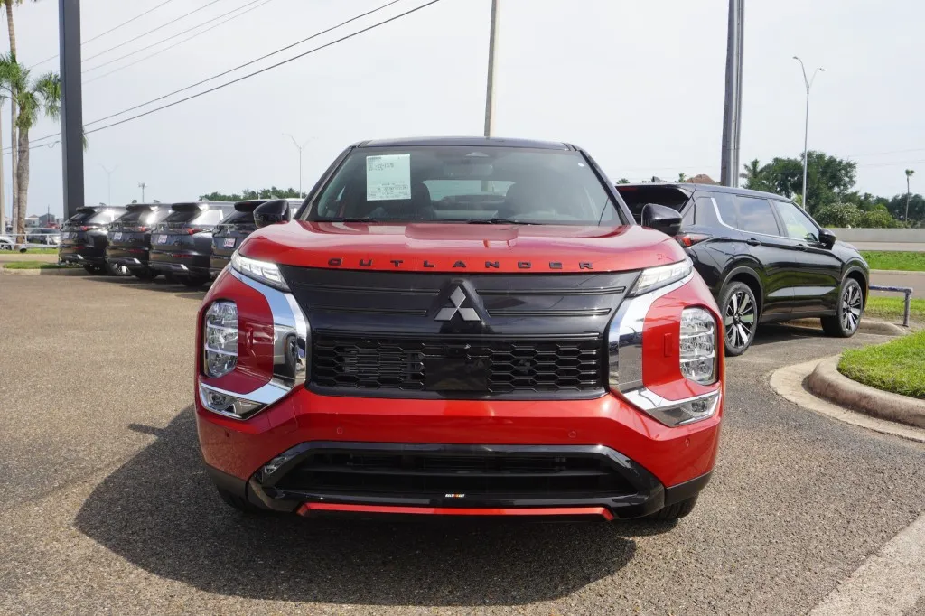 2026 Mitsubishi Outlander SE