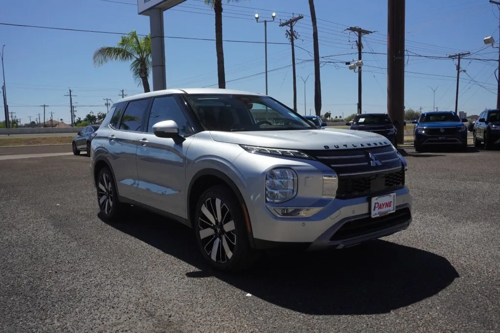 2026 Mitsubishi Outlander SE