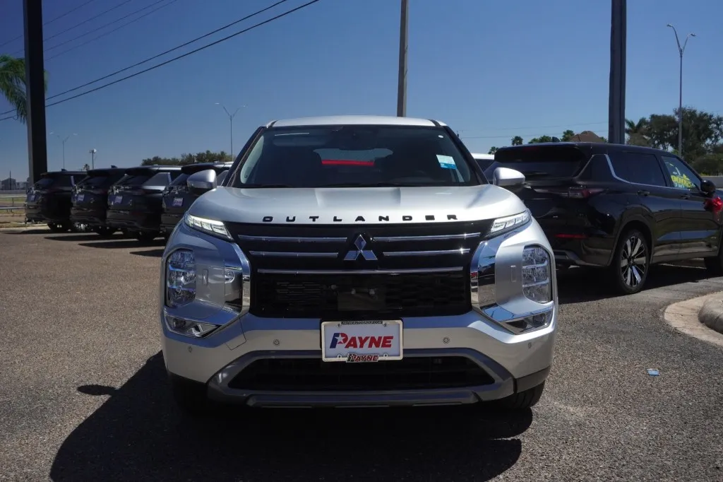 2026 Mitsubishi Outlander SE