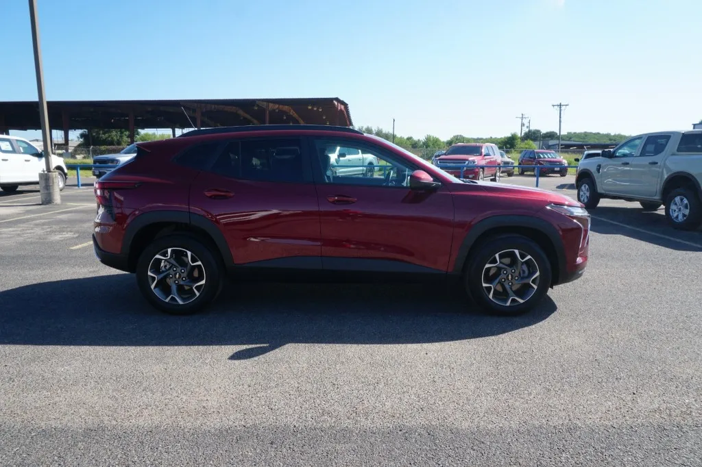 2025 Chevrolet Trax LT