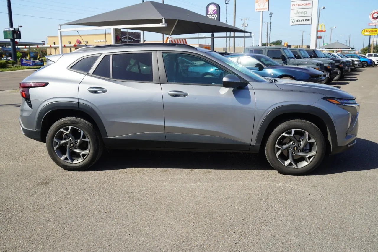 2025 Chevrolet Trax LT