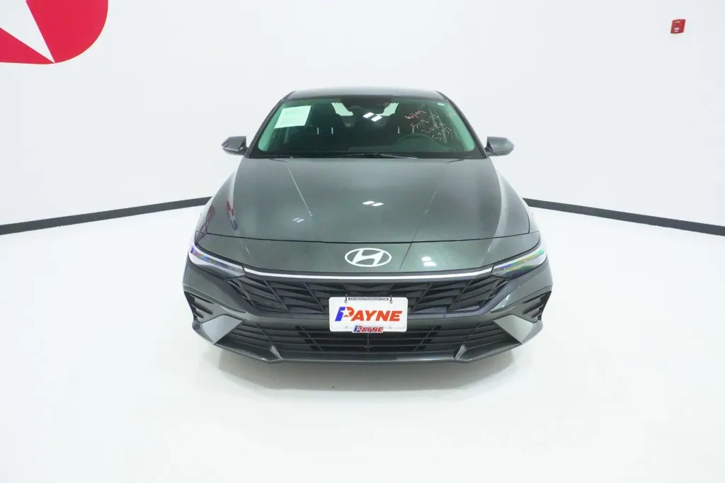 2024 Hyundai Elantra SE