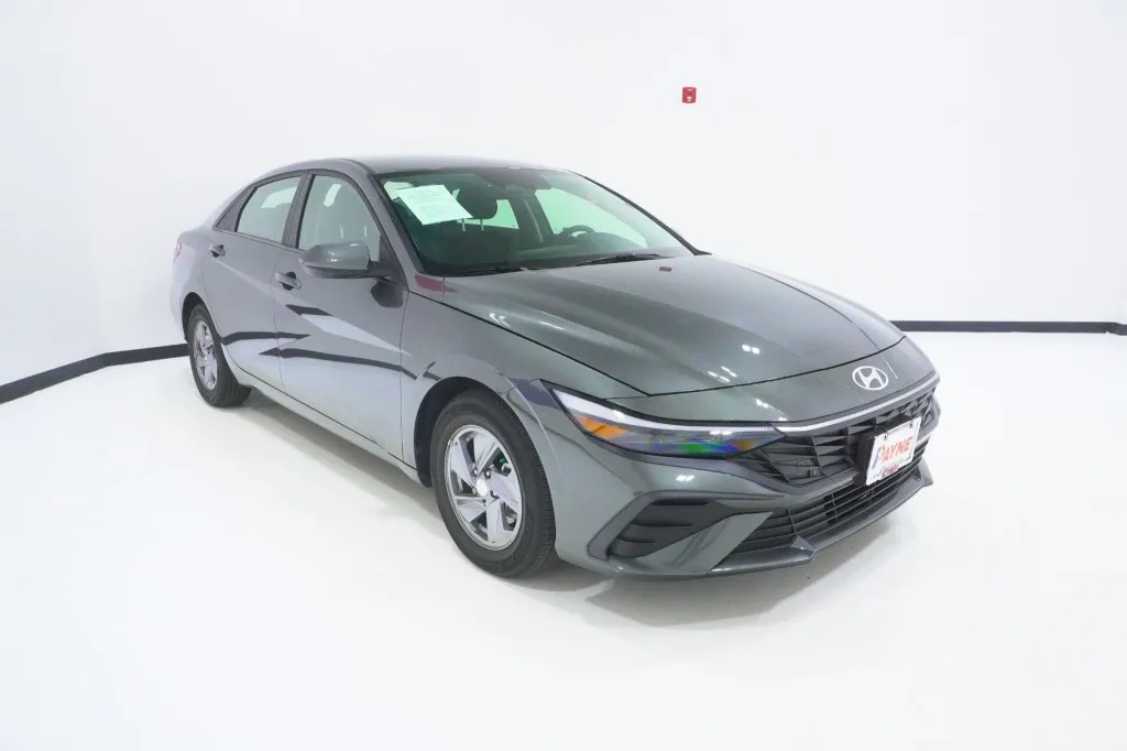 2024 Hyundai Elantra SE
