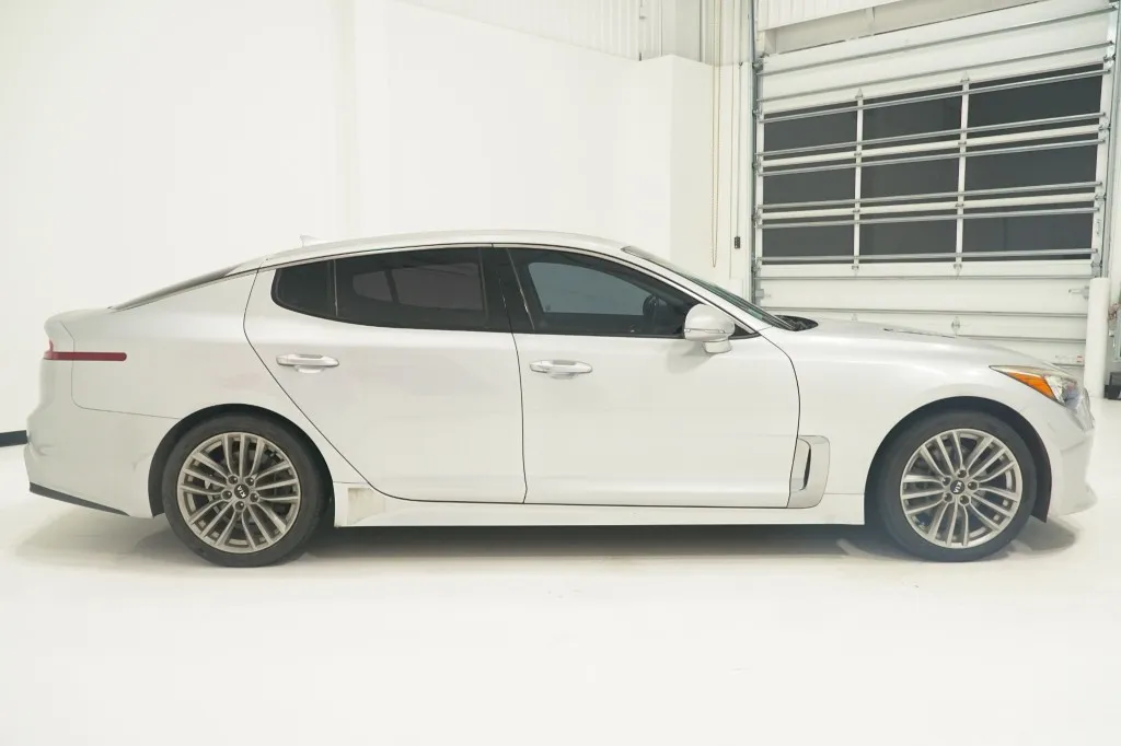 2018 KIA Stinger Base