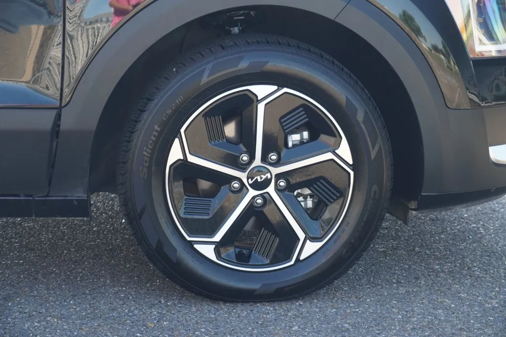 2025 KIA Niro LX
