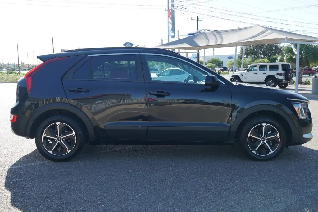 2025 KIA Niro LX
