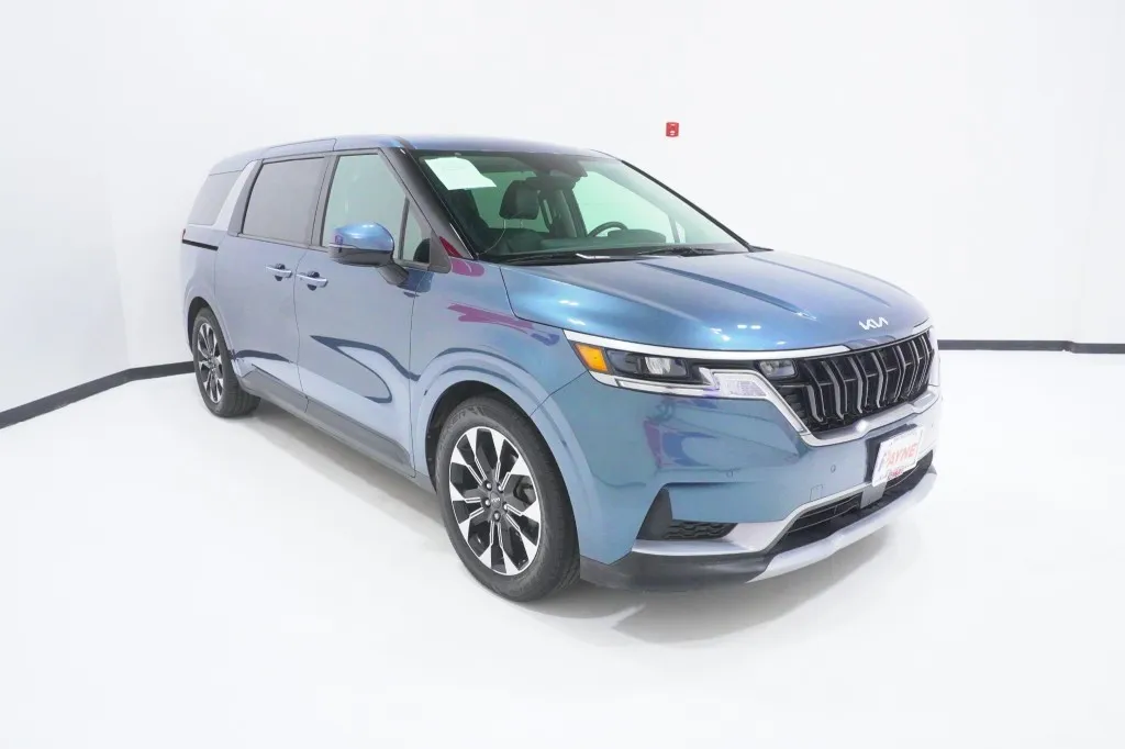 2024 KIA Carnival EX