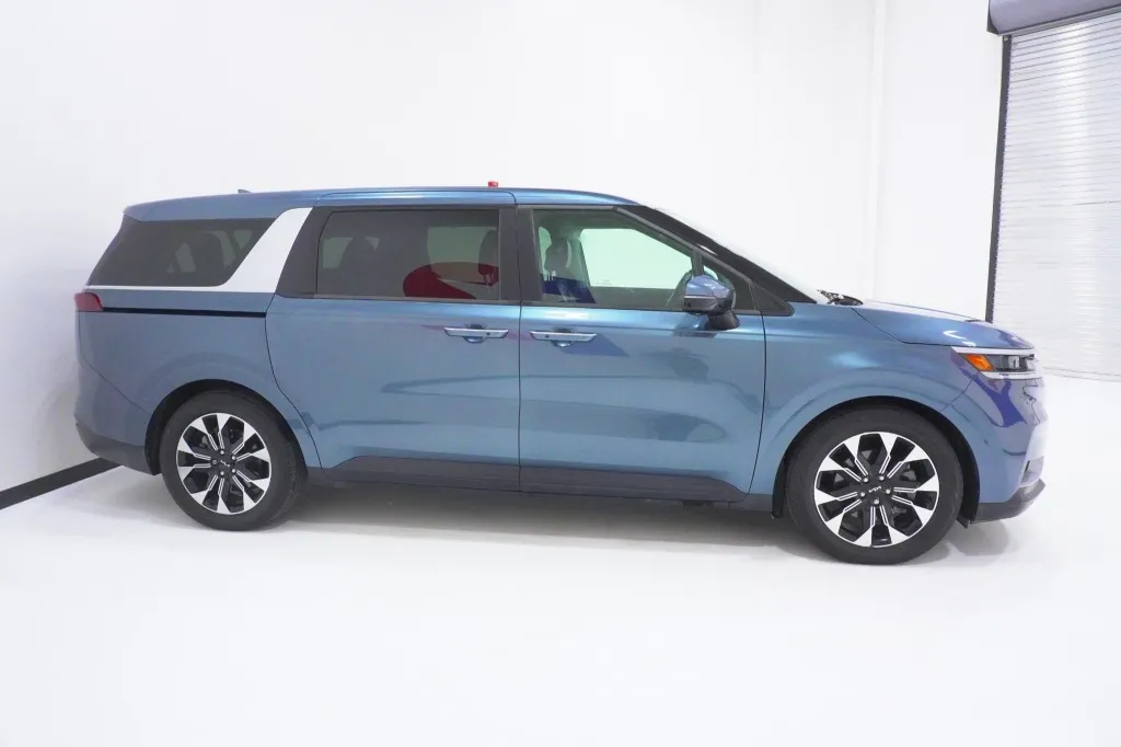 2024 KIA Carnival EX