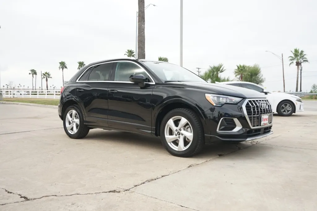 2021 Audi Q3 Premium photo 3